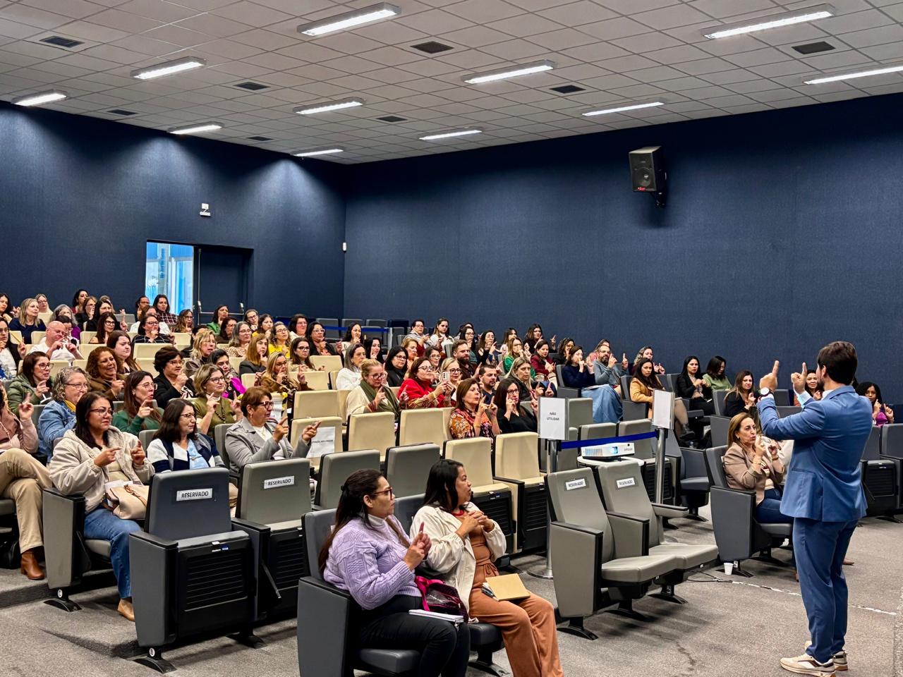 CEDEMP recebeu profissionais da educação de várias cidades do Vale do Paraíba para formação sobre alfabetização e desenvolvimento de competências socioemocionais