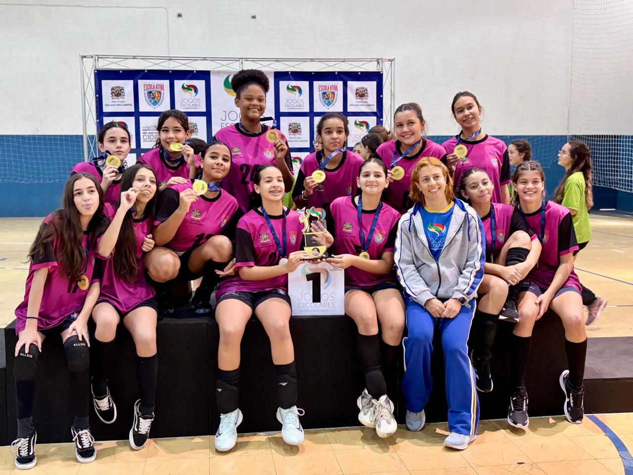 Com disputas acirradas e medalhas até para o 4º lugar, finais do vôlei sub-15 celebram talento e espírito de equipe nos Jogos da REM